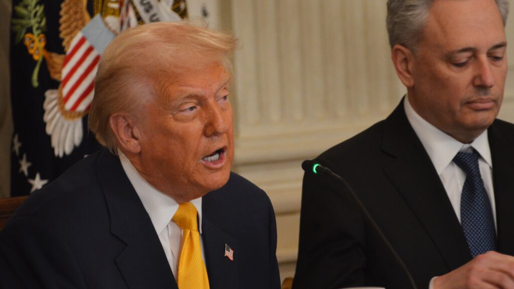 ¡Cena de Memecoin de Trump Bajo la Lupa! Top Demócrata del Comité Judicial le Lanza un Duro Preguntón