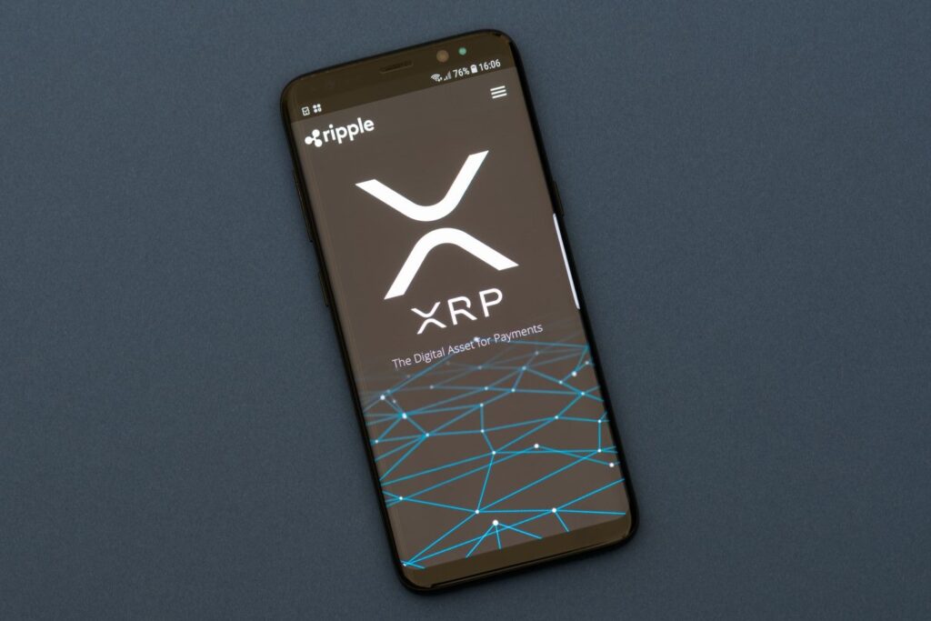 ¡Increíble giro en XRP! La volatilidad se desploma al nivel más bajo desde que Trump ganó ¿Qué pasará ahora?