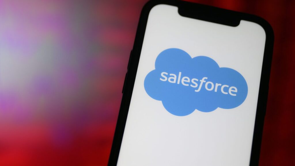 ¡Boom! Salesforce se lanza a la luna y compra Moonhub, la startup que está revolucionando las contrataciones con IA