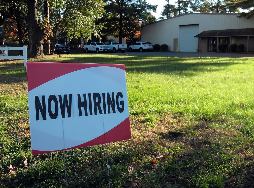 ¡EE.UU. creó 139 mil empleos en mayo y casi nadie se lo esperaba!