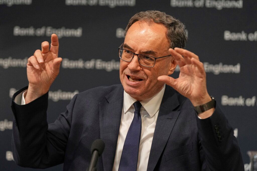 Andrew Bailey le tira con todo a las stablecoins bancarias mientras Trump sigue con su ola crypto ¡Imperdible choque de titanes!