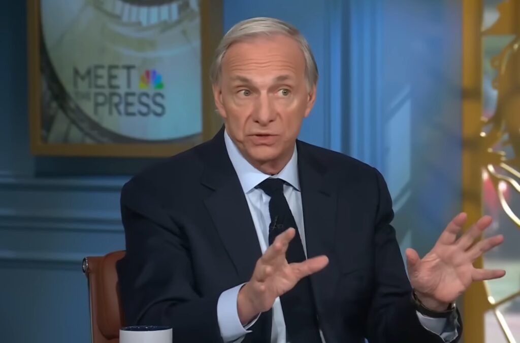 Ray Dalio revela la jugada maestra: ¿15% en oro o en bitcoin? ¡No vas a creer su consejo!