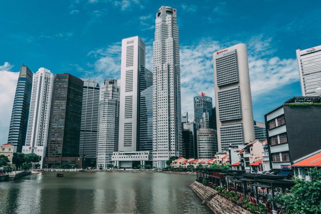 ¡Boom! Singapur le pone fin al escándalo de lavado de $2.2 mil millones con multas que nadie vio venir