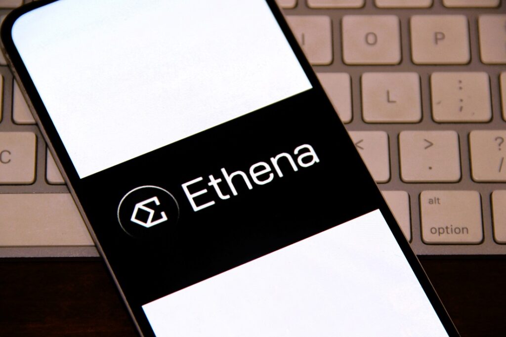 ¡Ethena y Aave se unen para hacer que tus stablecoins trabajen y te llenen los bolsillos!