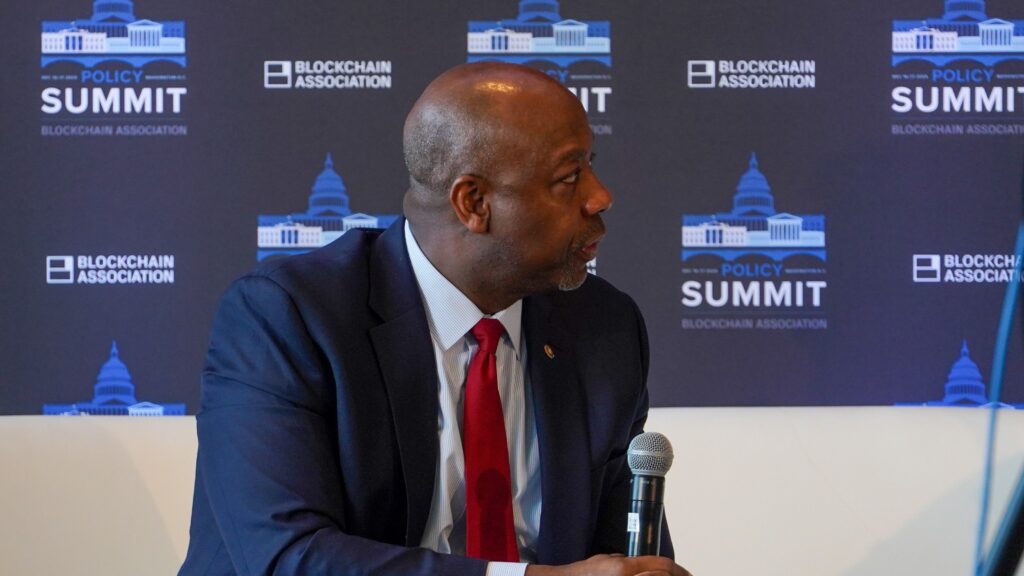 ¡Sorpresa en el Senado! Tim Scott dice que hasta 18 demócratas podrían apoyar la versión de la Ley Claridad