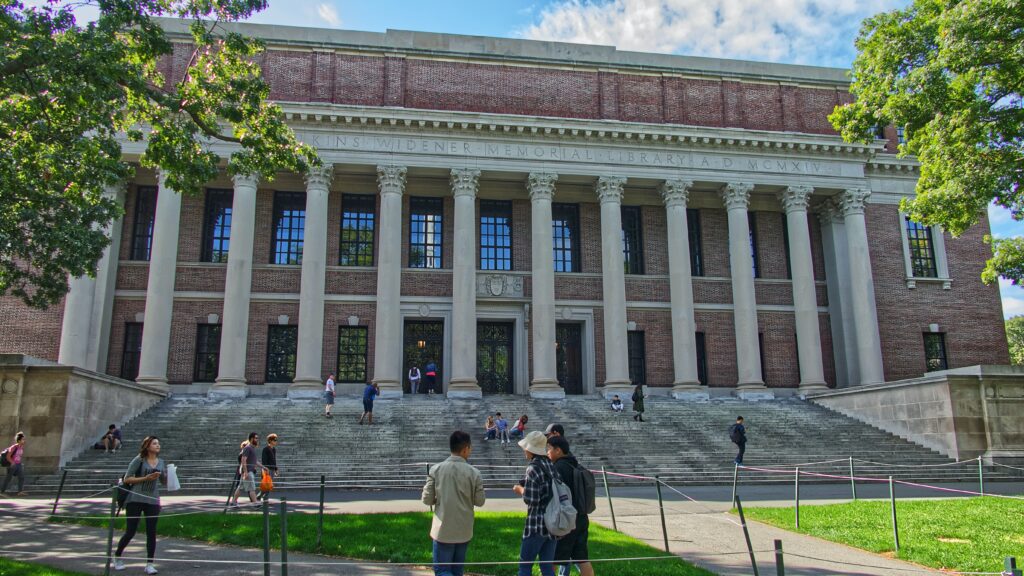 ¡Harvard mete mano con 116 millones en el Bitcoin de BlackRock y esto es solo el principio!