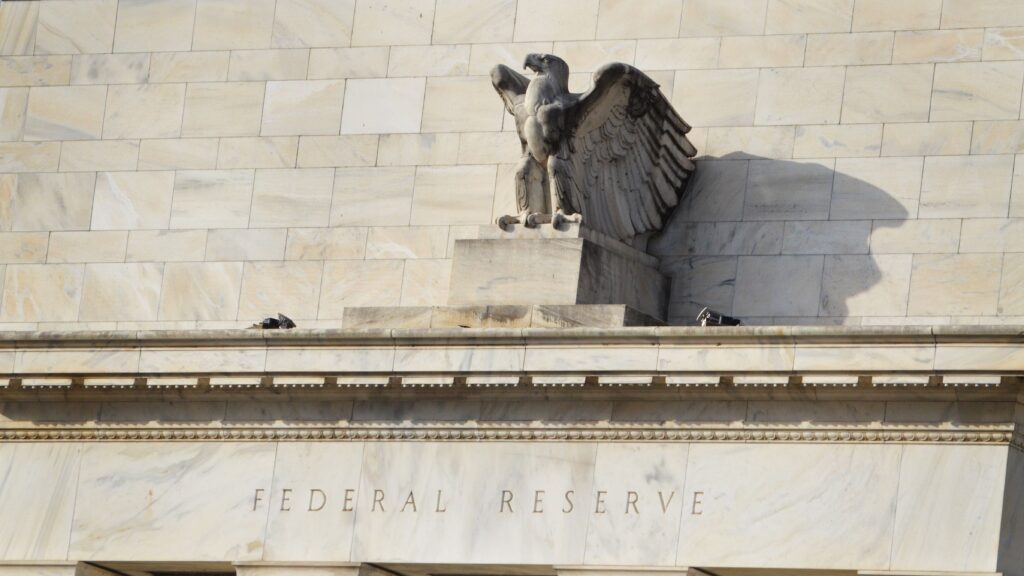 La Fed de Estados Unidos ¡manda al rincón a su grupo experto en cripto! ¿Qué fue lo que pasó?