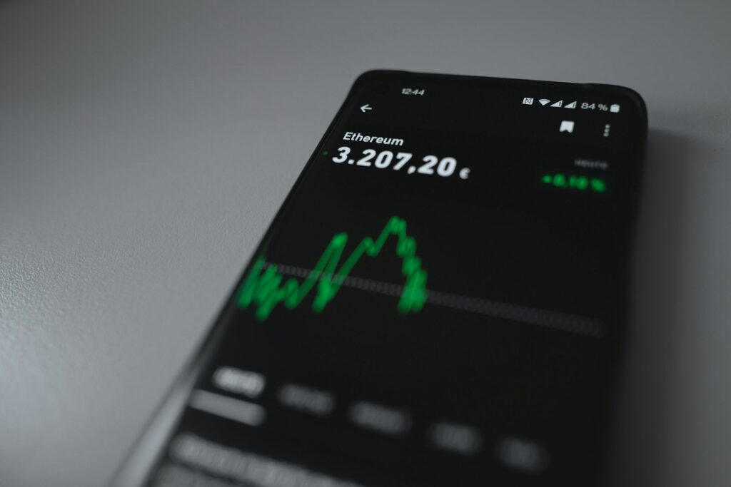 ¡Alerta ETHZilla! Acciones se desploman casi 30% mientras el miedo a la dilución eclipsa la jugosa tesorería de $349M en Ether