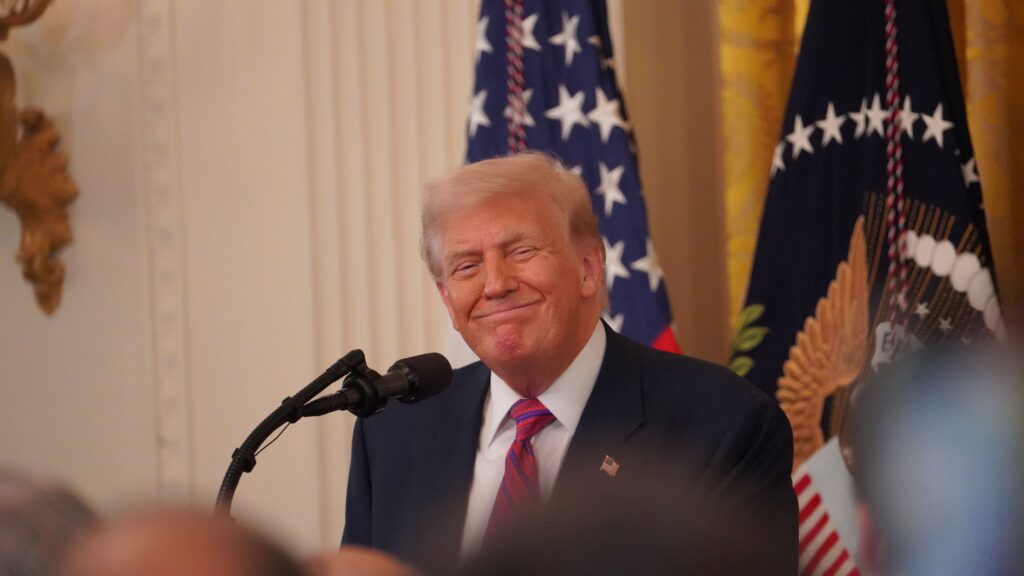¡Bombazo! Canary lanza el primer ETF de memes políticos usando la moneda TRUMP ¡No vas a creer esto!