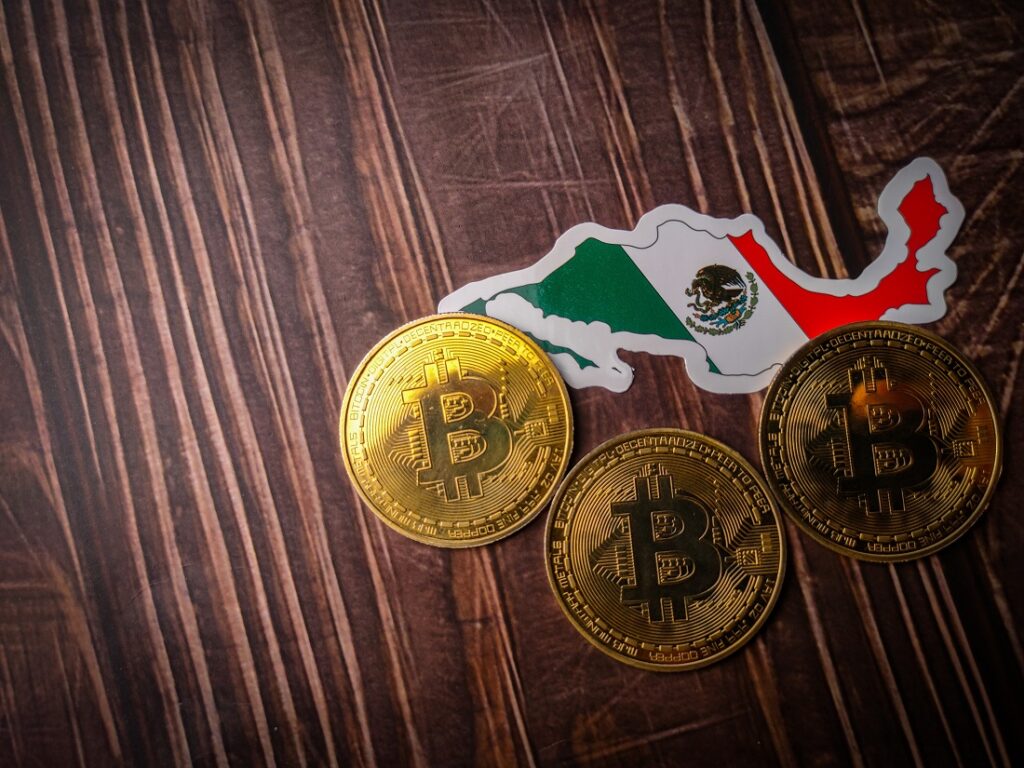 ¡Bitcoin irrumpe en la bolsa de México con empresa que pisotea a Strategy!