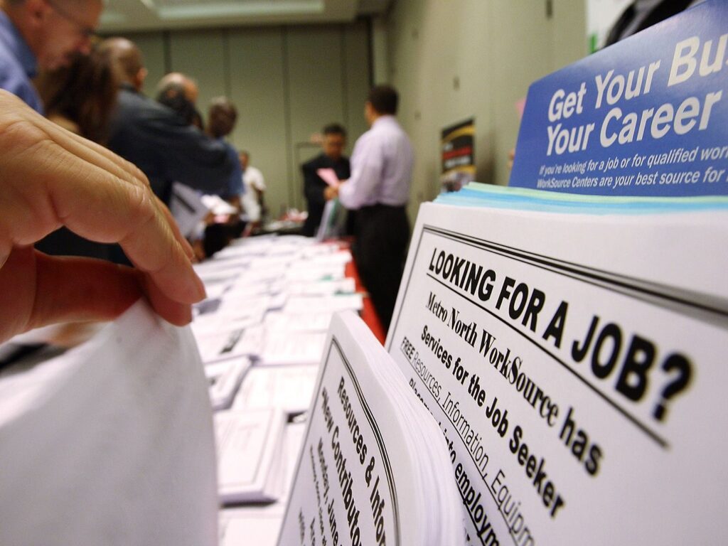 ¡Alerta! Bitcoin y Oro se Resbalan Tras Sorprendentes Cambios en los Datos de Empleo