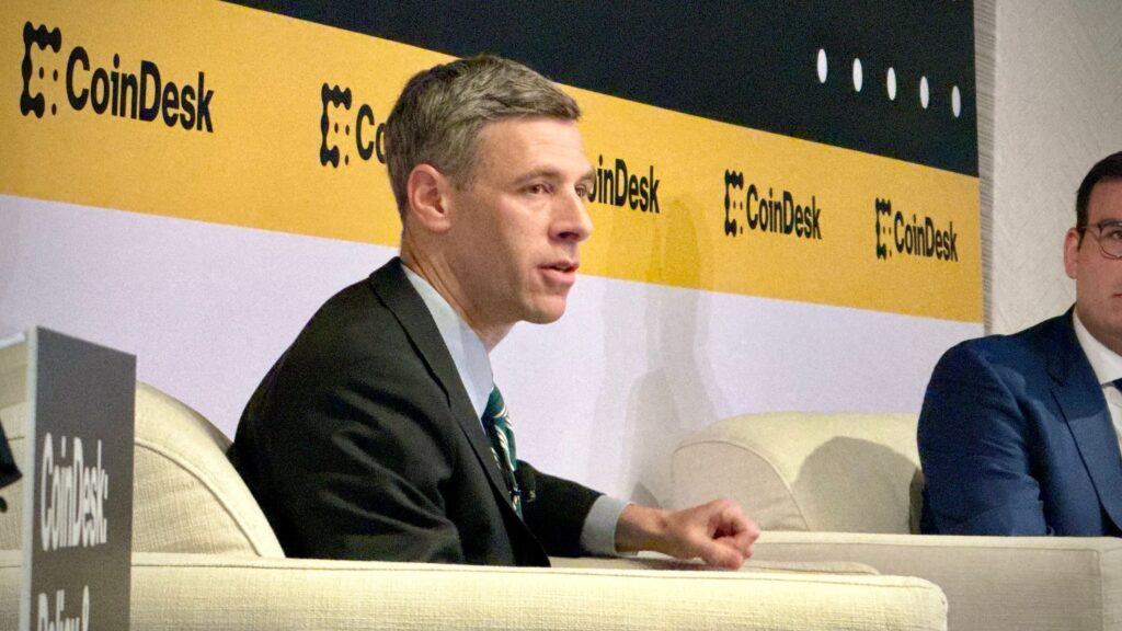 Jefe bancario de EE.UU. admite que el cripto te puede dejar sin cuenta ¡Esto se va a poner bueno!