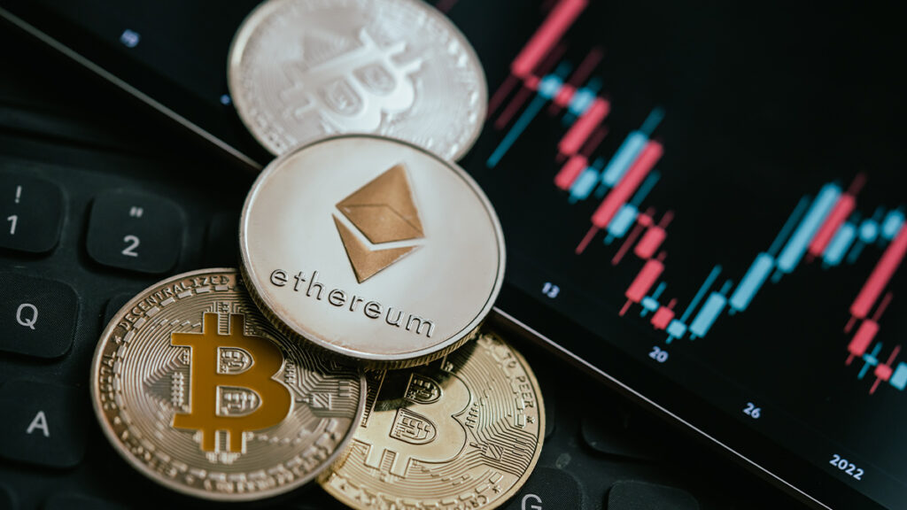 ¡Atento inversionista! Bitcoin y Ethereum podrían hacerte ganar en grande este fin de año, según Tom Lee