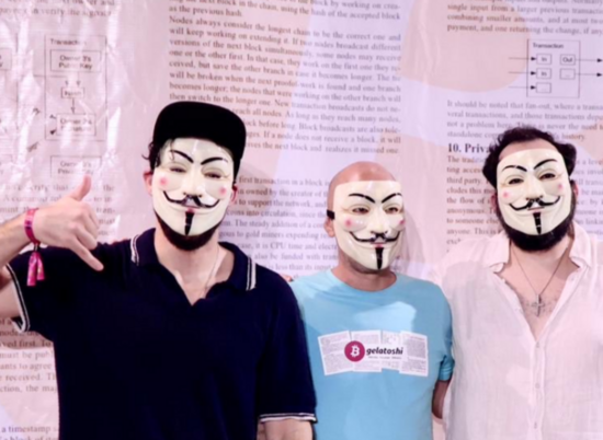 ¡Increíble! Revelan el libro blanco de Bitcoin a lo grande en plena plaza de México