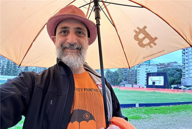 Descubre por qué no tienes que comprar un bitcoin completo para comenzar, ¡Brian Armstrong te lo cuenta!