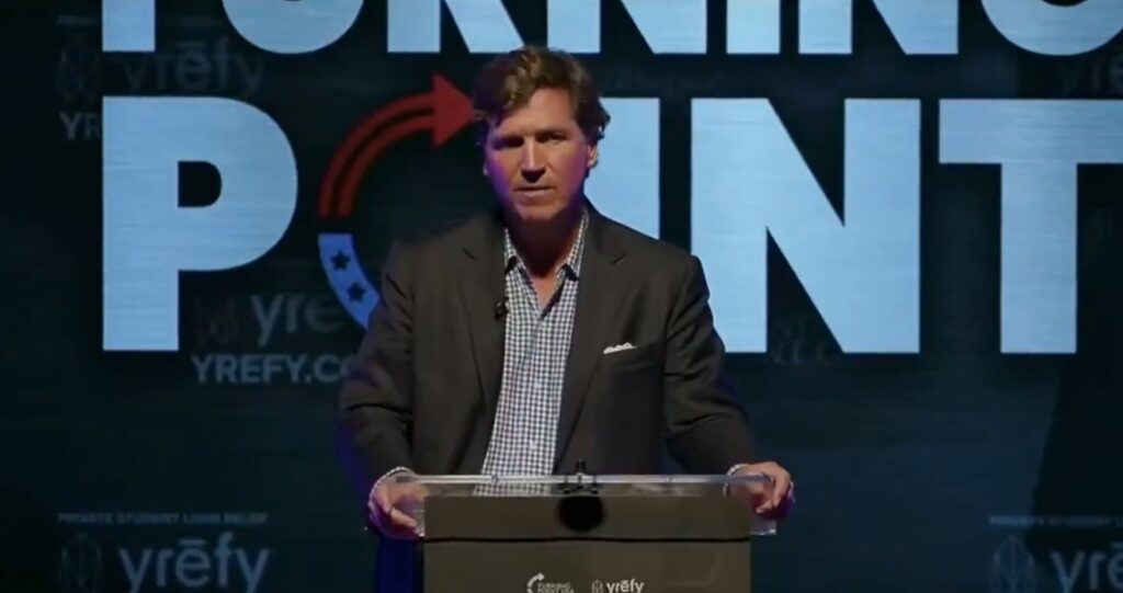 ¡Bombazo! Tucker Carlson asegura que la CIA creó Bitcoin para controlarnos a todos