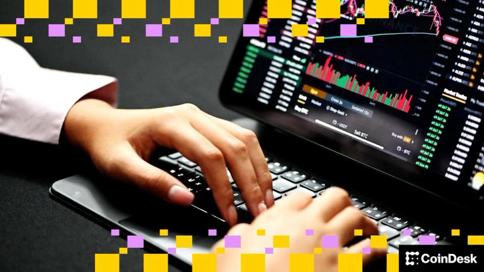 Bitcoin se despierta de madrugada y enciende una fiesta loca de altcoins: ¡Mira lo que pasa en el mercado crypto hoy!