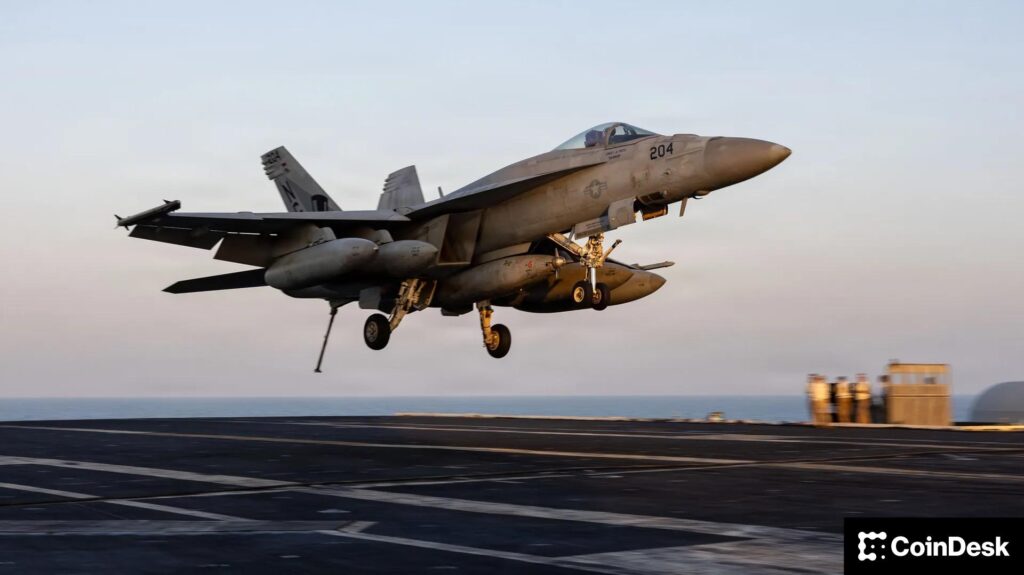 El mercado de stablecoins explota y el precio de BTC se dispara: ¿Se acabó el pánico por la guerra en Irán? ¡Descúbrelo en Crypto Daybook Americas!