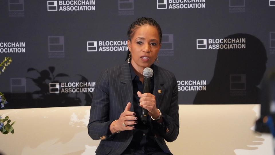 ¡Adiós a las recompensas en stablecoins! La ley Clarity Act lo prohíbe según el texto más reciente