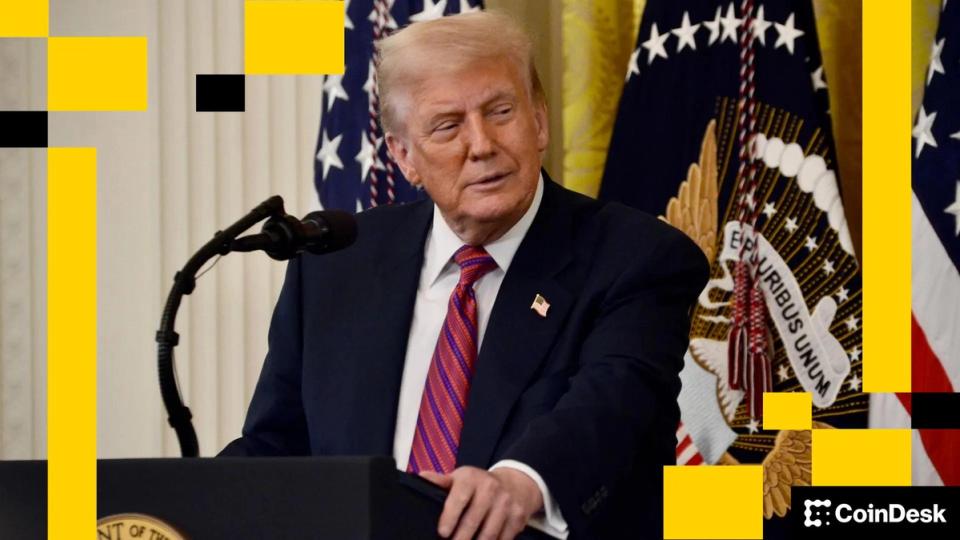 ¡Donald Trump se va de almuerzo en Mar-a-Lago y no creerás quiénes están en la lista!