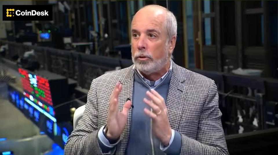 Ric Edelman advierte: ¡No dejes que las criptos mueran peleando por el interés de las stablecoins!