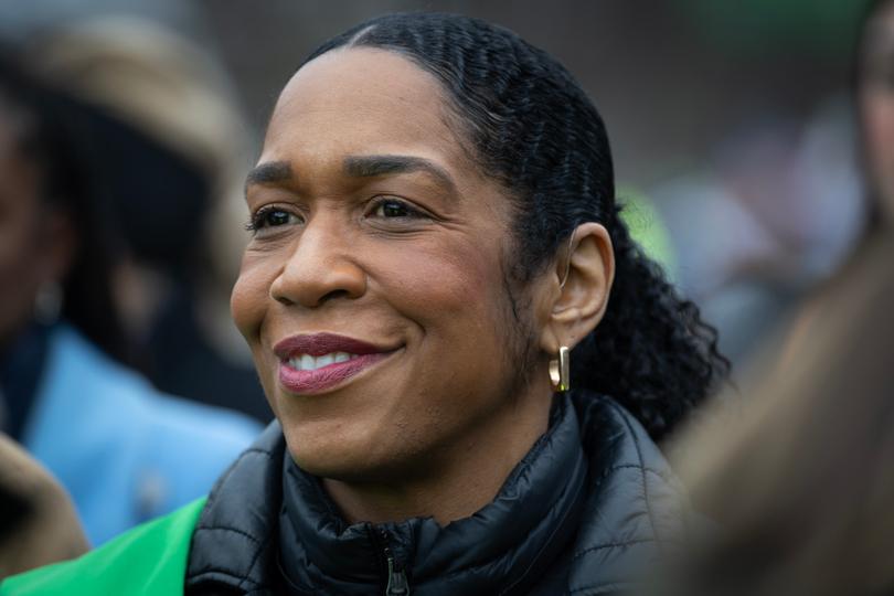 ¡Increíble! Stratton arrasa en la primaria del Senado de Illinois y deja en jaque al favorito cripto Krishnamoorthi