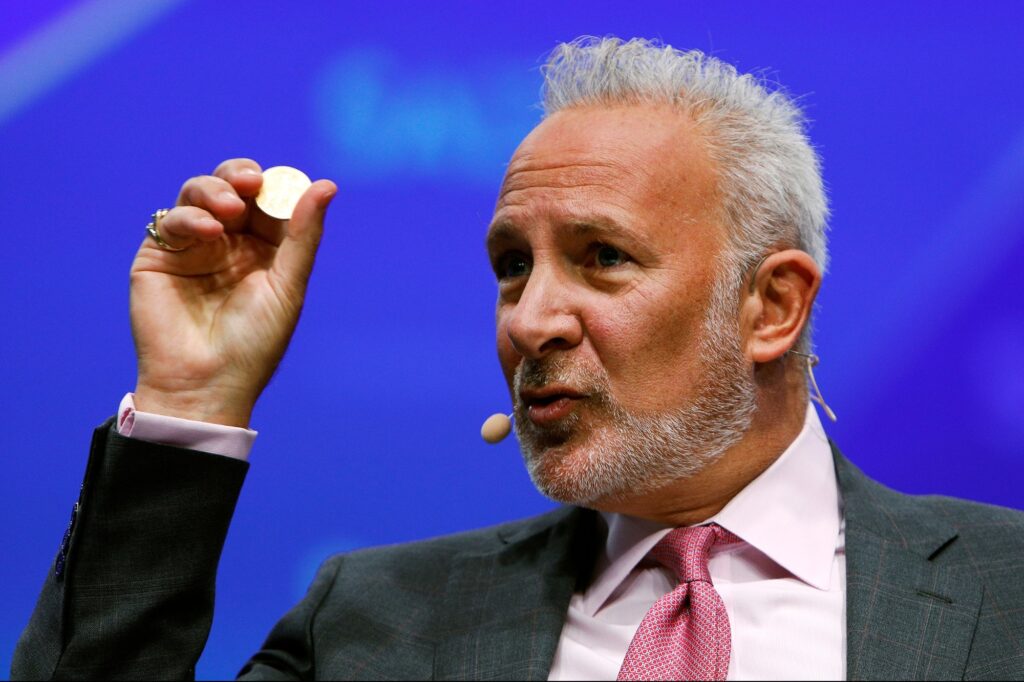 ¡Peter Schiff no se calla y advierte que las nuevas hipotecas con Bitcoin y USDC podrían hacerte perder todo!