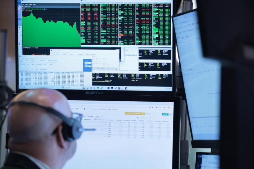 ¡Bitcoin se queda en $75,000 mientras Nasdaq y S&P 500 ¡se disparan a récords históricos!