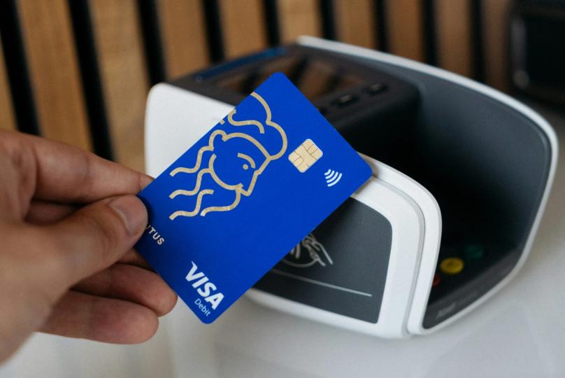 ¡Visa se vuelve la reina de las stablecoins con un volumen que ya roza los 7 mil millones!