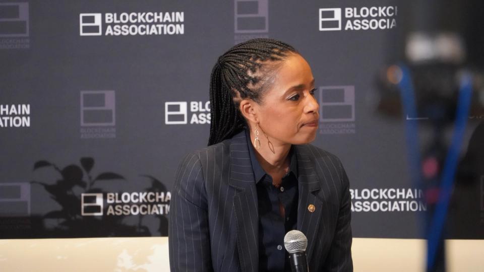 ¡Alerta! Retrasan ley clave sobre cripto y las industrias debaten CAÓTICO acuerdo sobre rendimientos de stablecoins esta semana