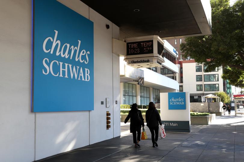 ¡Schwab apuesta fuerte! Prepárate para comprar y vender Bitcoin y Ether en 2026 ¿Estás listo para la revolución cripto?
