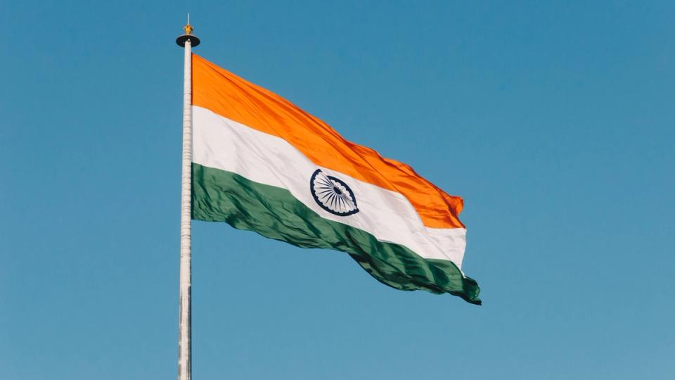India lanza el e