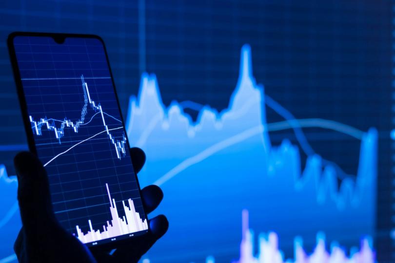 ¡RaveDAO en el ojo del huracán! ZachXBT los señala por conexiones sospechosas con criptomonedas turbias