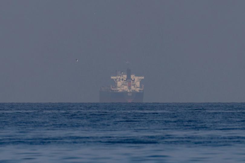 ¡Bitcoin se desploma a 76,000 dólares mientras Irán vuelve a cerrar el estrecho de Ormuz!