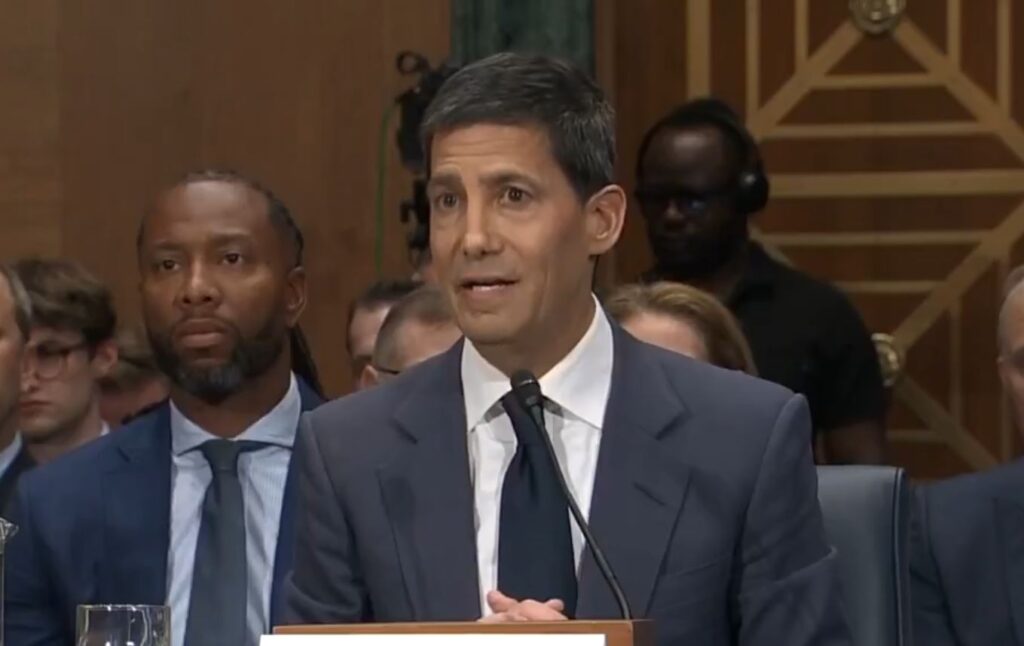 ¿El lío de Epstein alcanza a la FED? Senadora aprieta a candidato Warsh y esto se pone candente