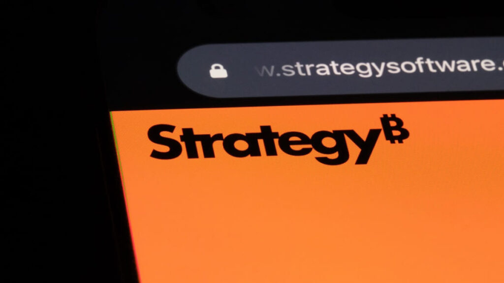 ¡Strategy está a punto de darle una paliza a BlackRock en bitcoin en solo 7 días!