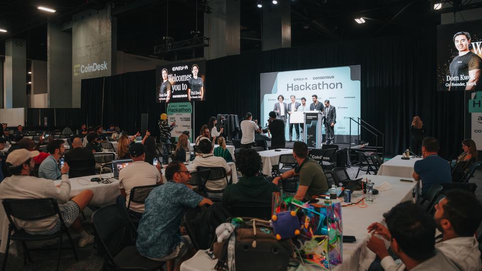 ¡La locura de startups impulsada por agentes de IA arrasó en el hackathon EasyA de Consensus Miami!
