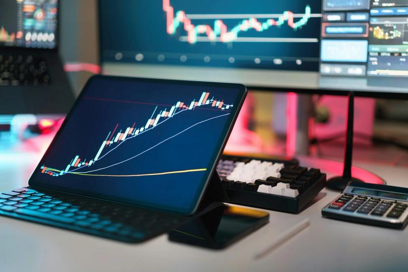 ¡Bitcoin se dispara por encima de $78,000 gracias al Senado, y el S&P 500 rompe récords!