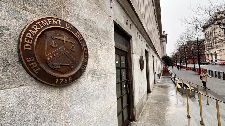 ¡Cuidado! Bitcoin podría desplomarse mientras se acerca una mega operación de $150 mil millones en bonos, alerta un gurú financiero