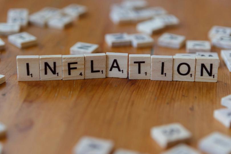¡Inflación en llamas apaga las esperanzas de recorte de tasas de la Reserva Federal!