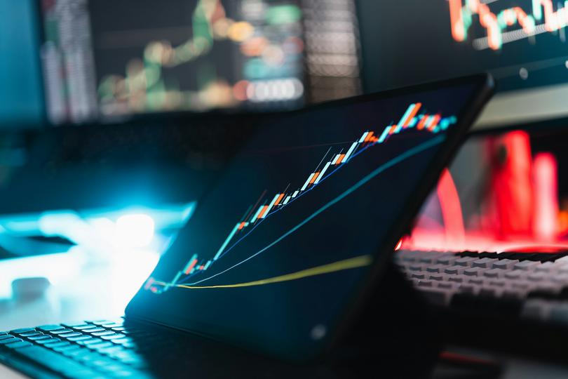 Bitcoin se frena cerca de $80,000 pero ¡las acciones y ETFs apuntan a una explosión épica!