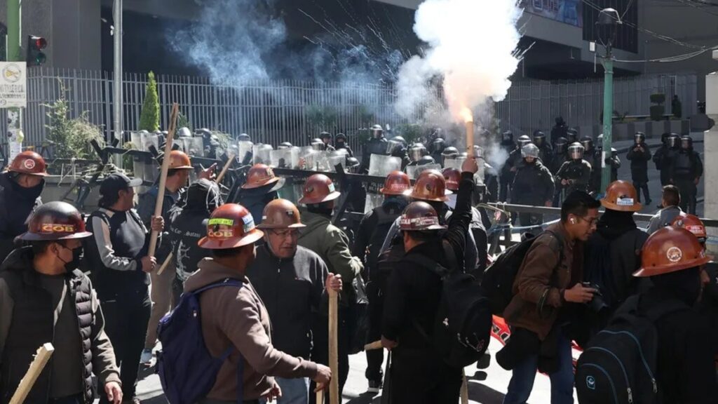 ¡Adiós a la pizza y al Bitcoin! La Paz cancela la fiesta por protestas explosivas