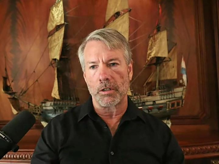Michael Saylor rompe el silencio tras vender 2.5 millones en bitcoin: ¡No vas a creer qué pasó!