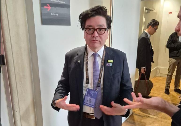 El presidente de Bitmine, Tom Lee, dice que la venta de bitcoins de Strategy es el típico movimiento del fondo ¡No lo vas a creer!