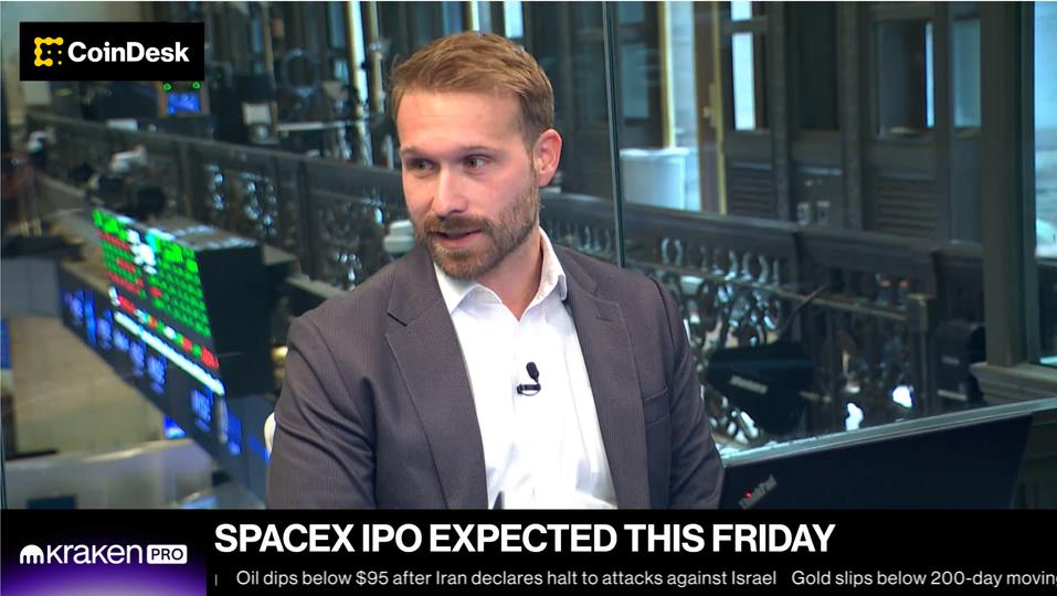 Analista de Bloomberg Revela Por Qué Los Inversionistas de Bitcoin ETF No Huyen Aunque Salgan Fondos ¡No Lo Vas a Creer!