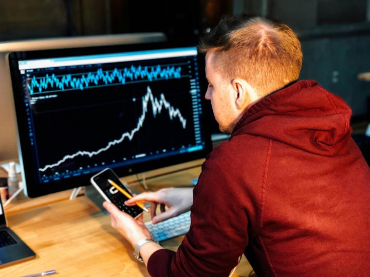 Traders sacan ganancias de Bitcoin, Ether y Solana mientras esperan la bomba del acuerdo con Irán