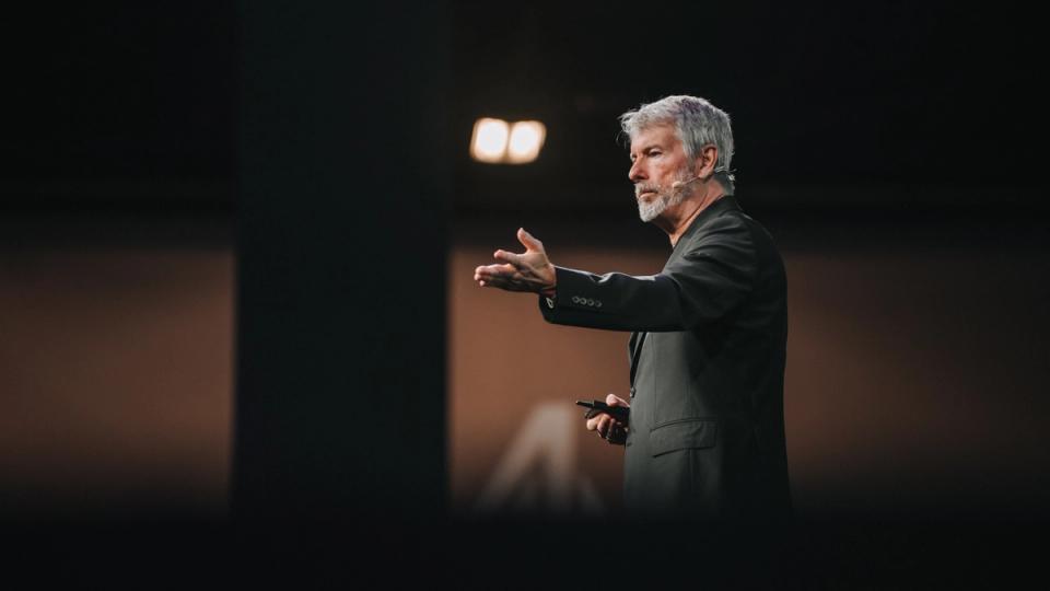 Michael Saylor vuelve a encender la locura por comprar bitcoin justo cuando llueven las críticas a Strategy