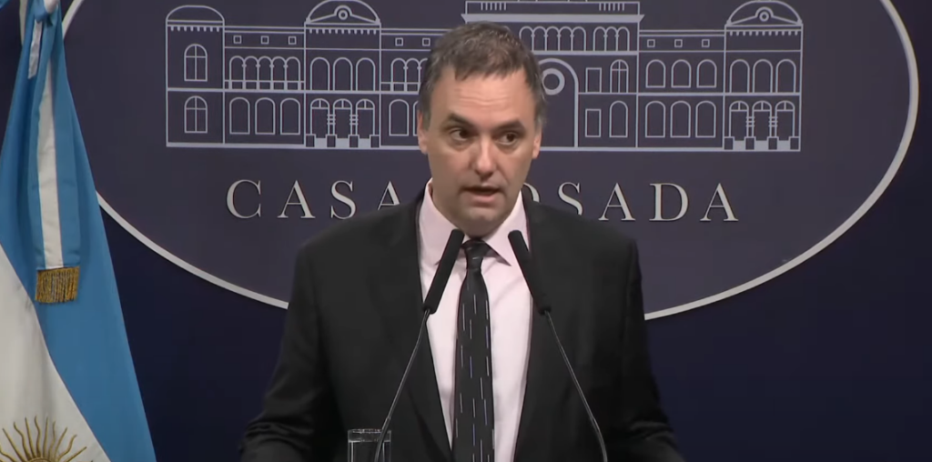 Político argentino cazado con bitcoins secretos que olvidarías en el colchón