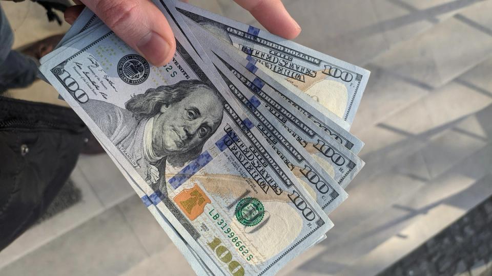 Olvida las gráficas de precios: así lucen Bitcoin y el S&P 500 cuando ajustas la impresión de billetes