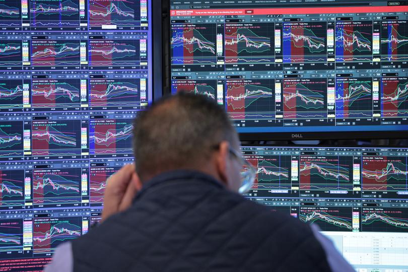 ¡Bitcoin se desploma bajo 60,000 dólares mientras la fiebre del trading con IA atrae a todos los inversores!